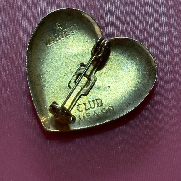 Vintage Variety Club Gold Heart Brooch - Picture 3 of 3